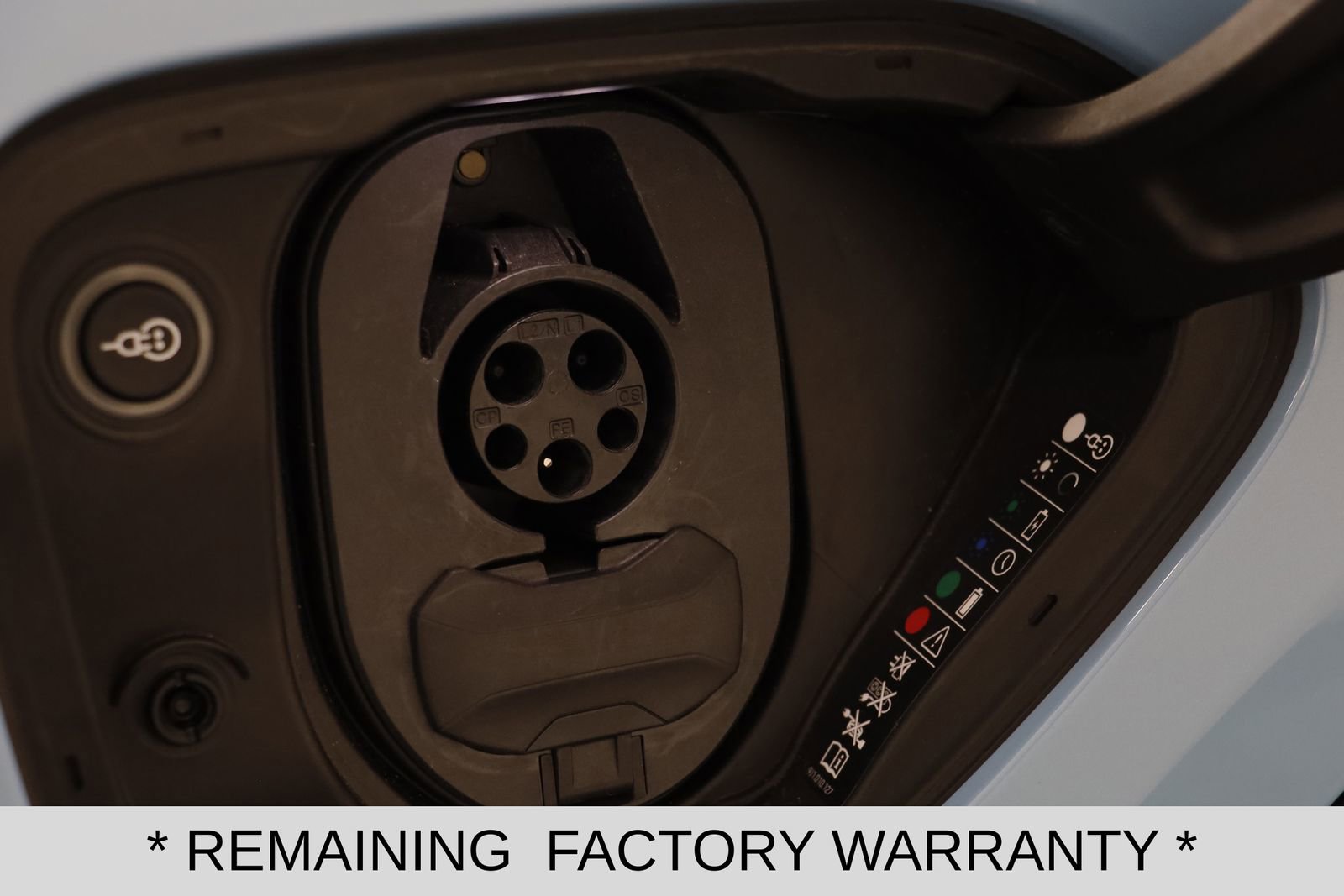 Used 2023 Porsche Taycan image 8