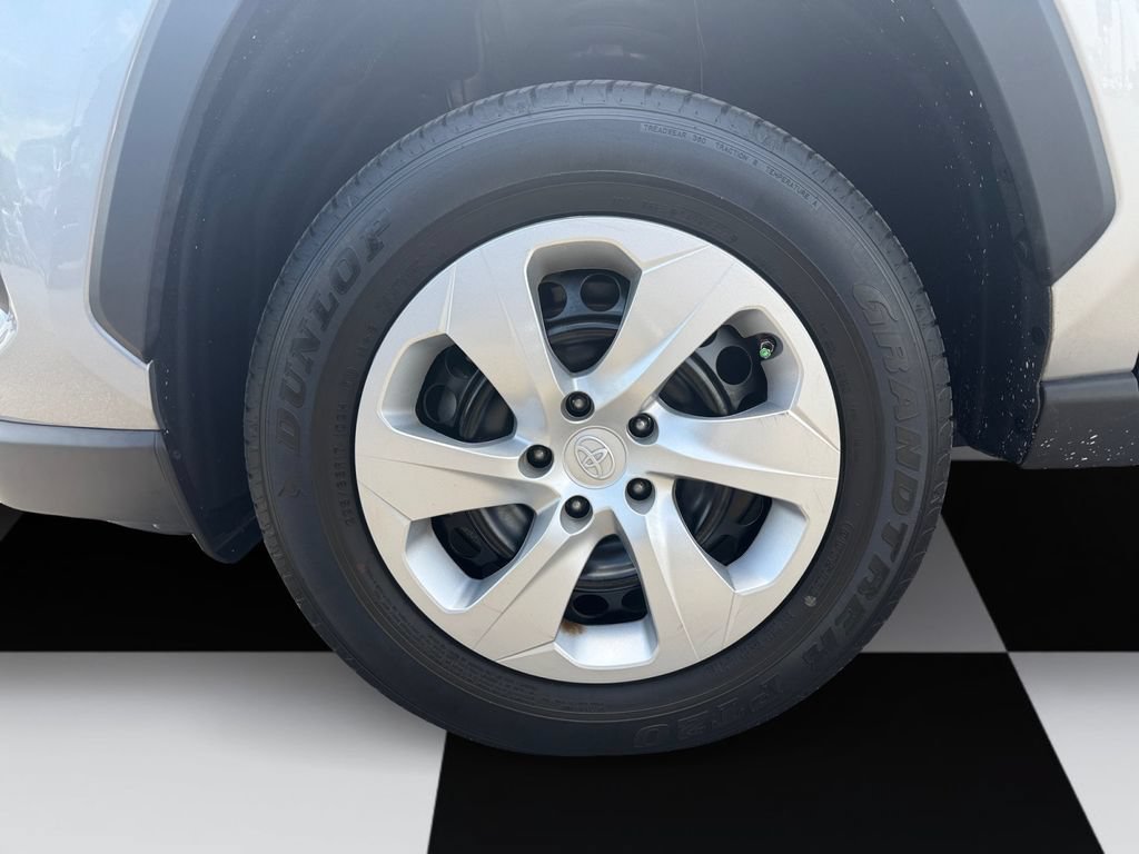 Used 2022 Toyota RAV4 LE FWD image 14