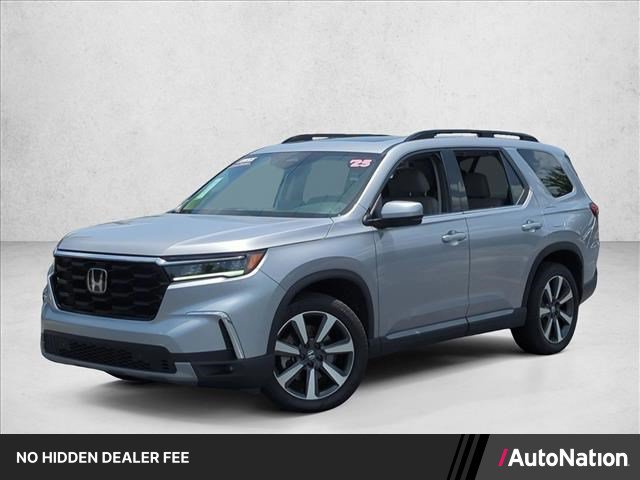 Used 2025 Honda Pilot Touring image 1