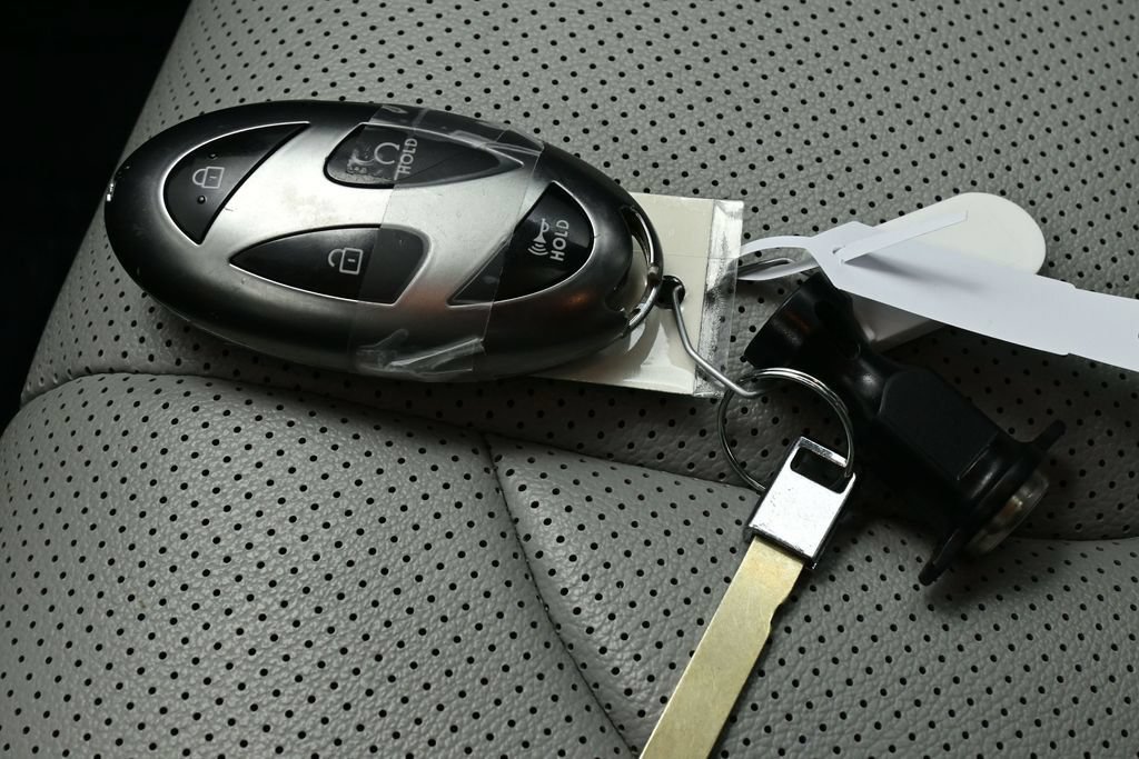 Used 2024 Hyundai Elantra Limited FWD image 29