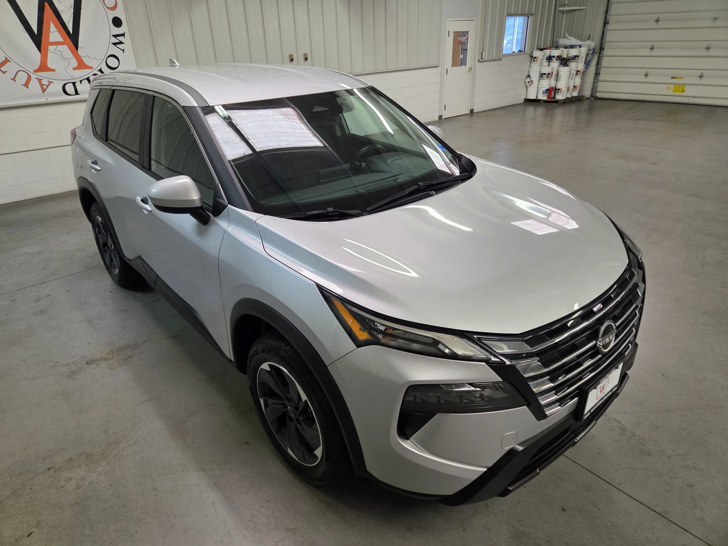 Used 2025 Nissan Rogue SV FWD image 11