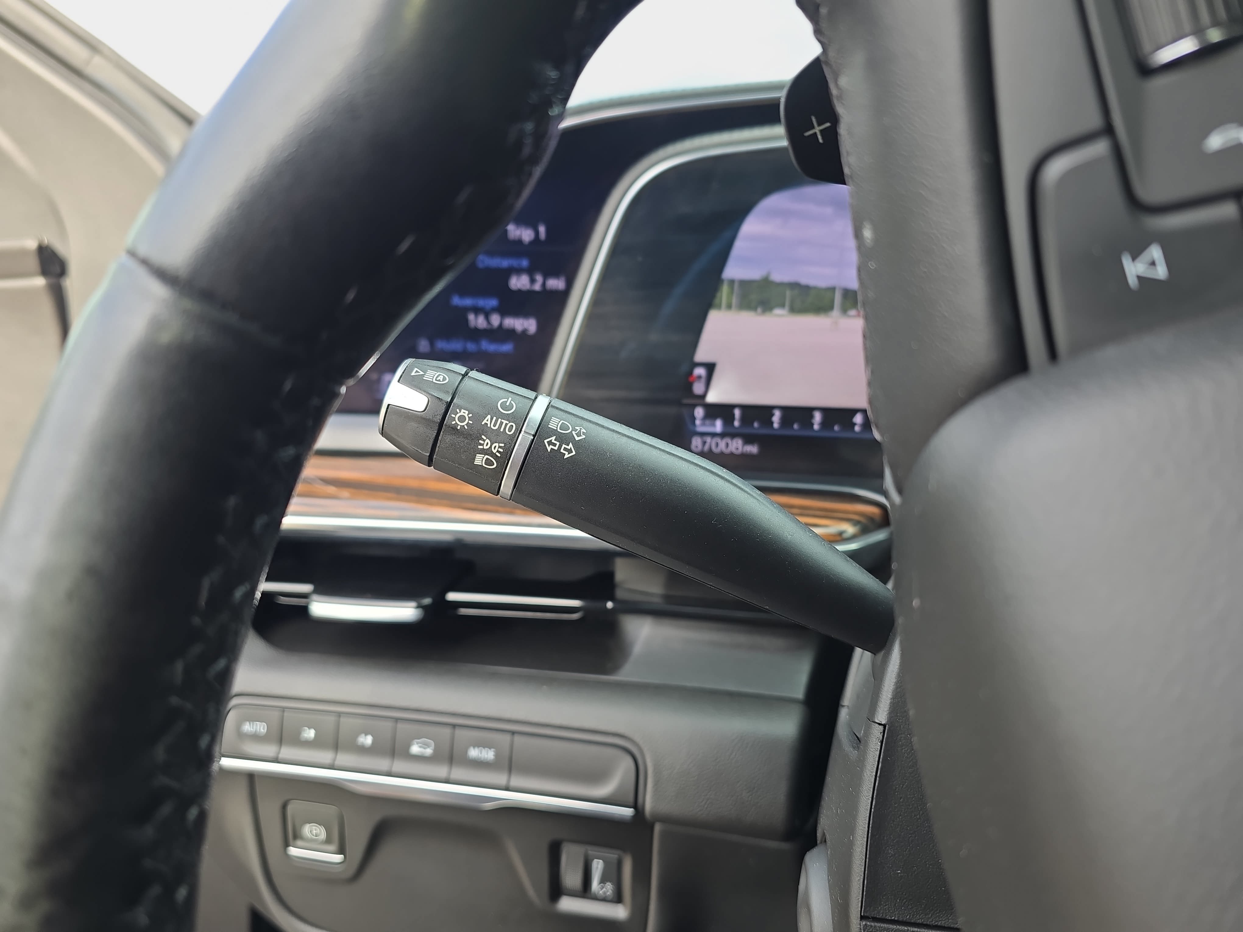Used 2022 Cadillac Escalade Premium Luxury w/ LPO, Radiant Package AWD/4WD image 27