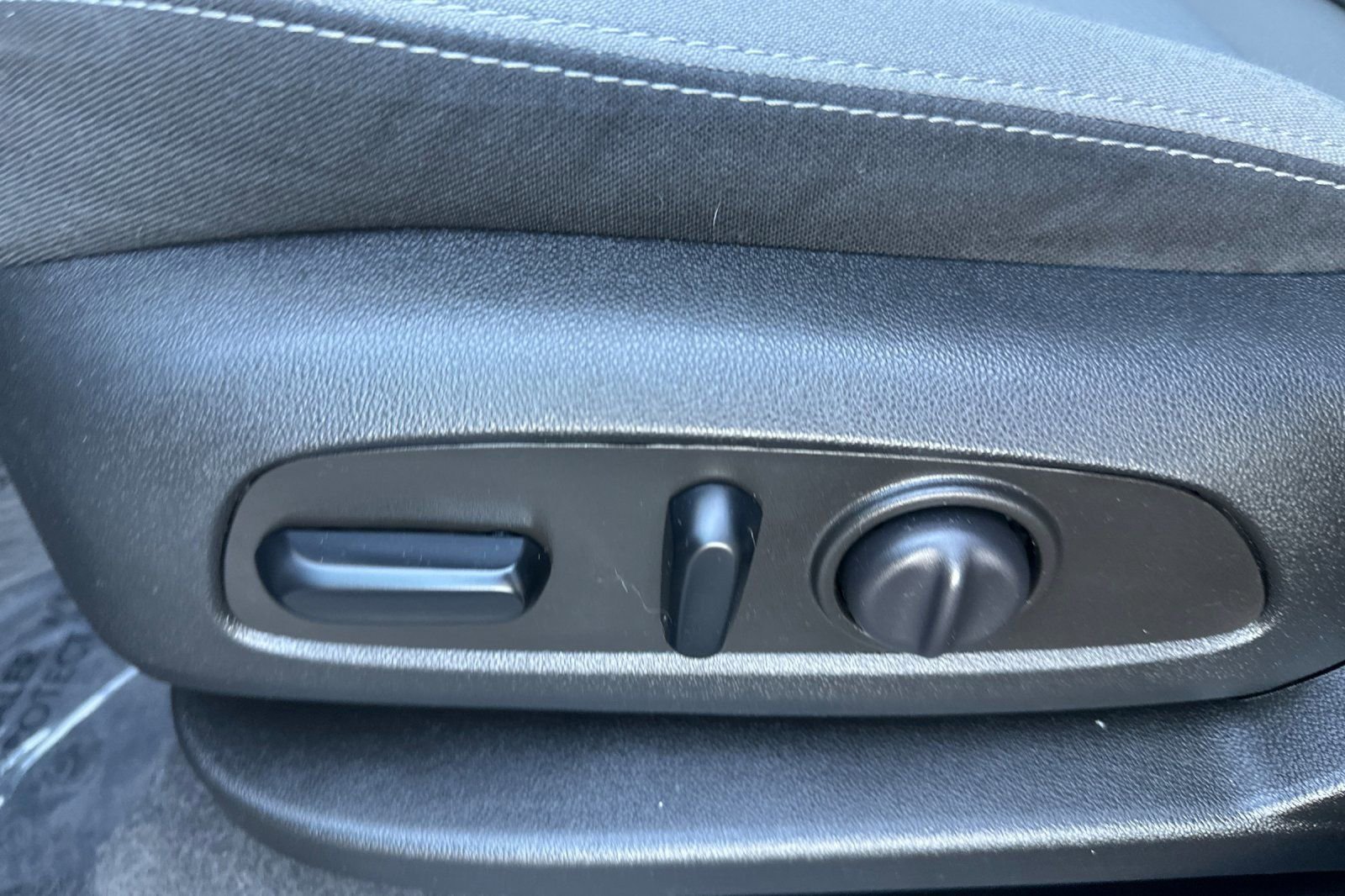 Certified 2022 GMC Terrain SLE w/ Driver Convenience Package image 12