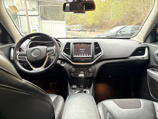 Used 2018 Jeep Cherokee Latitude Plus w/ Comfort/Convenience Group image 13