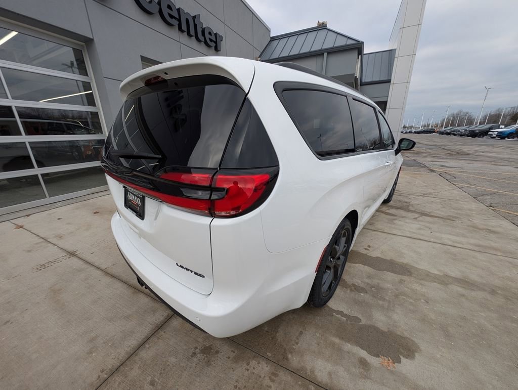 New 2026 Chrysler Pacifica Limited w/ S Appearance Package image 6
