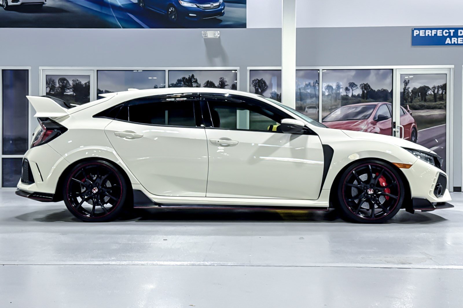Used 2018 Honda Civic Type R image 8