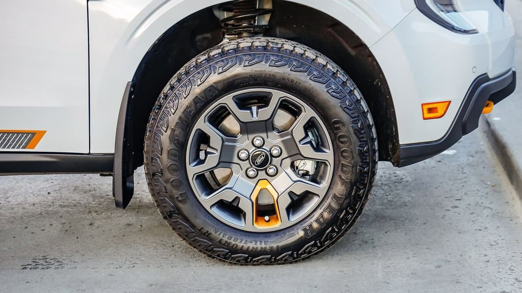 Used 2025 Ford Maverick Tremor image 11