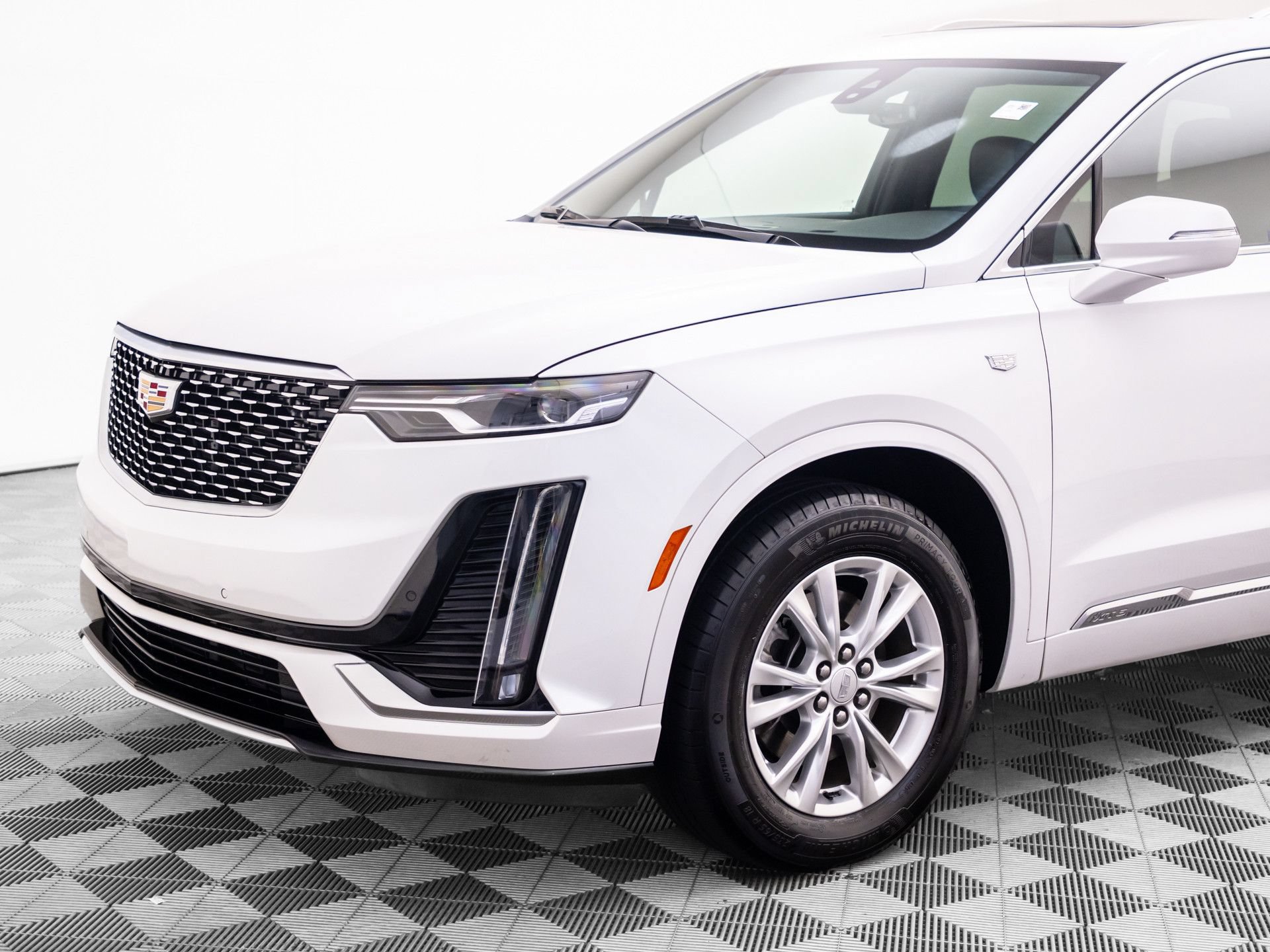 Used 2024 Cadillac XT6 Luxury w/ LPO, Floor Liner Package AWD/4WD image 41
