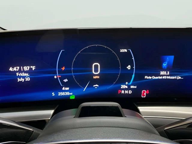 Used 2024 Cadillac Lyriq Luxury RWD image 11