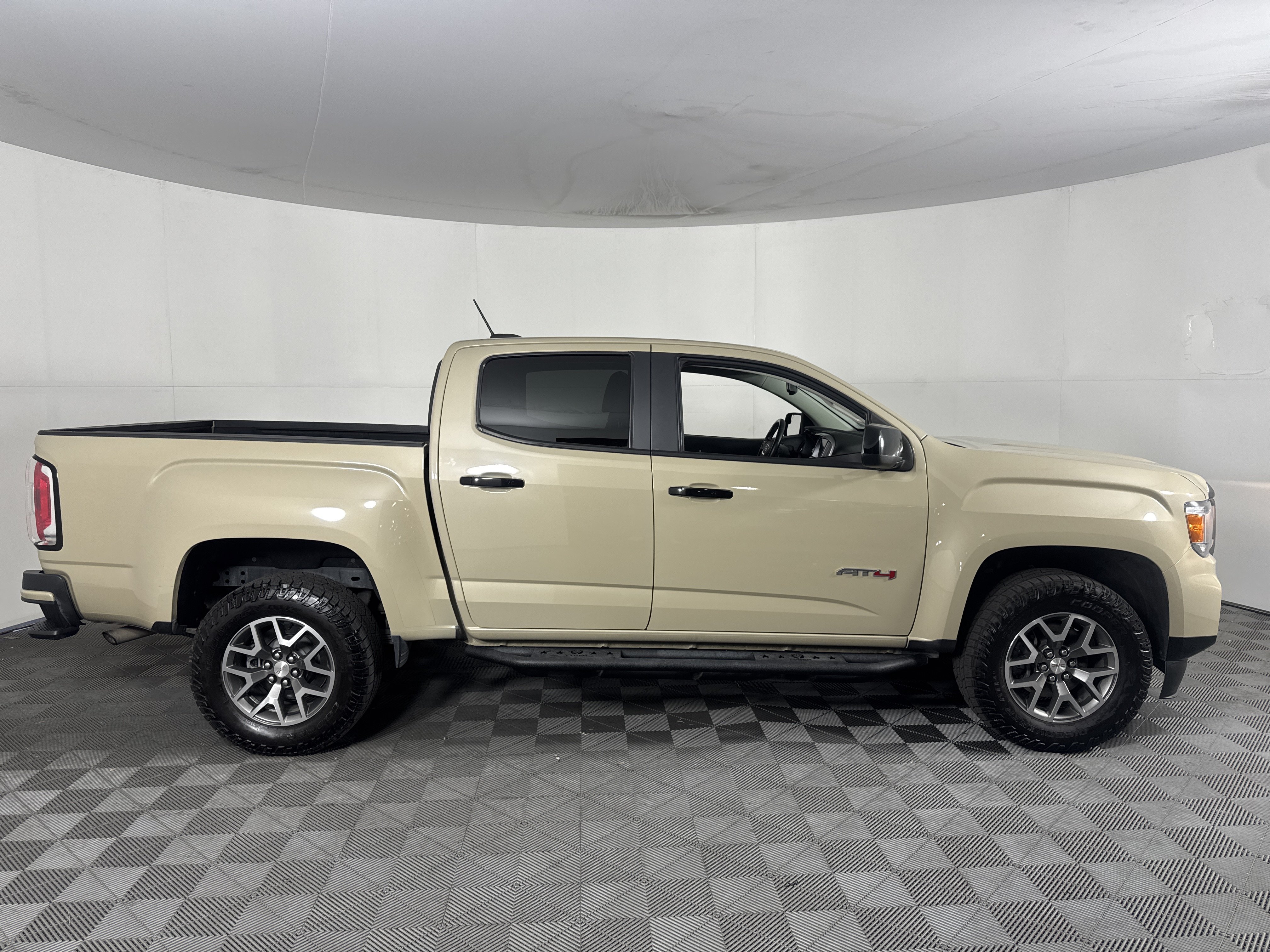 Used 2021 GMC Canyon AT4 w/ Trailering Package AWD/4WD image 3