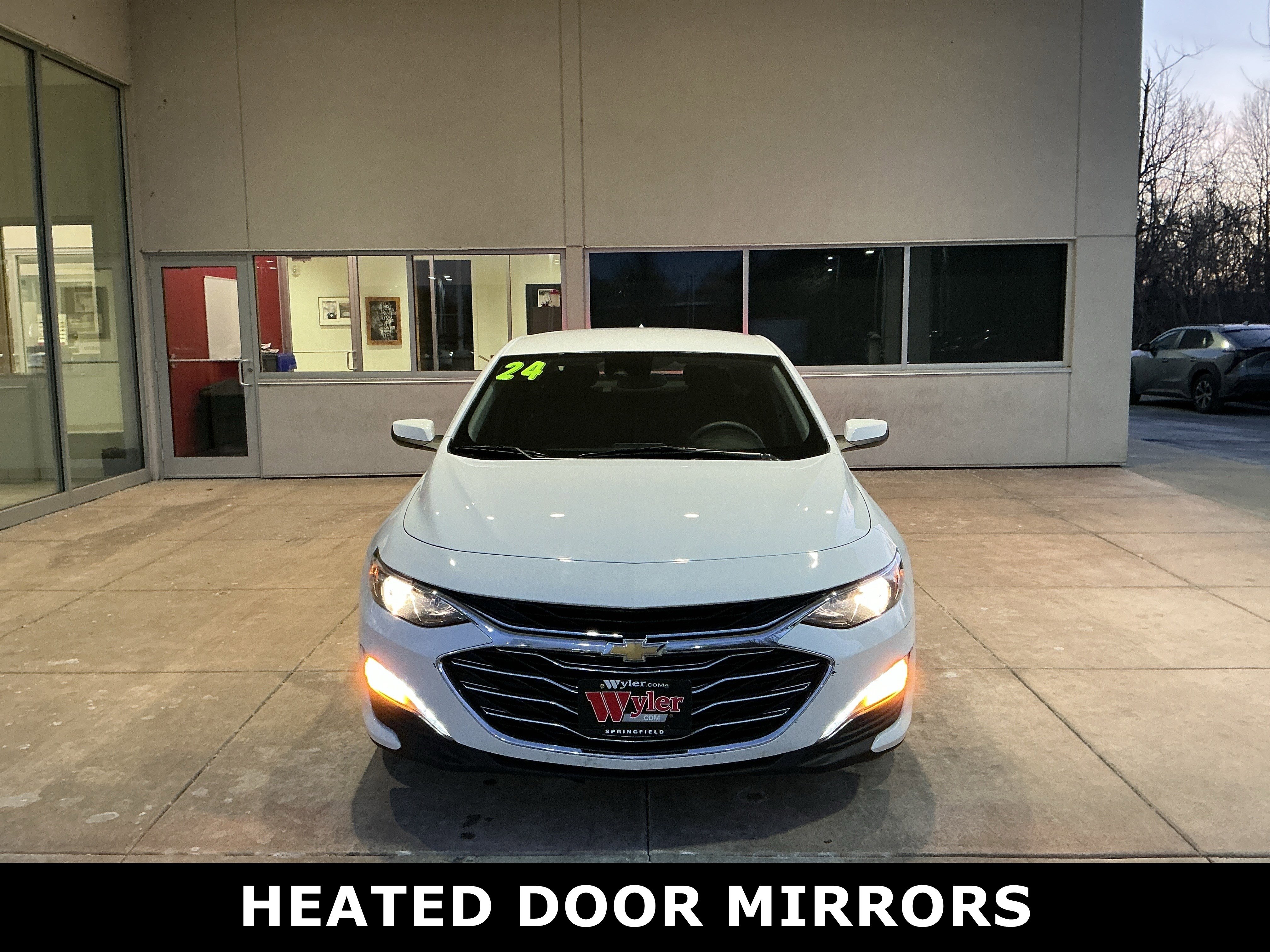 Used 2024 Chevrolet Malibu LT image 2