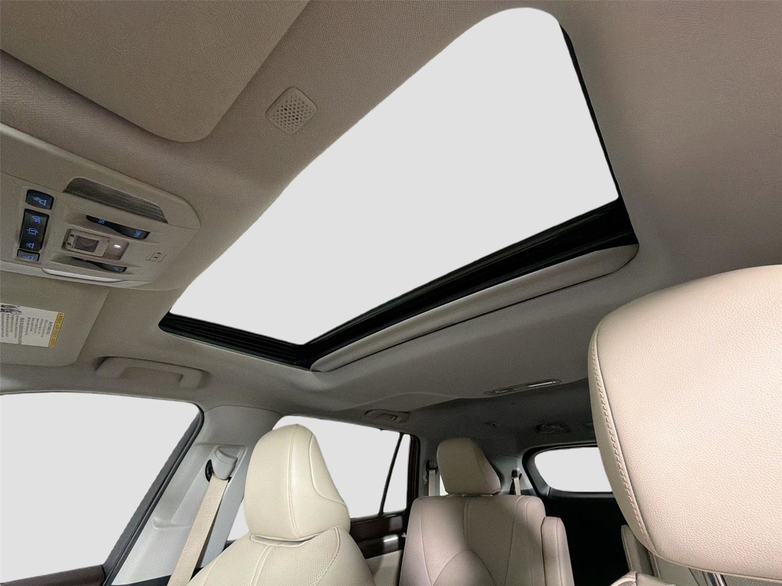 Used 2021 Toyota Highlander Limited image 22