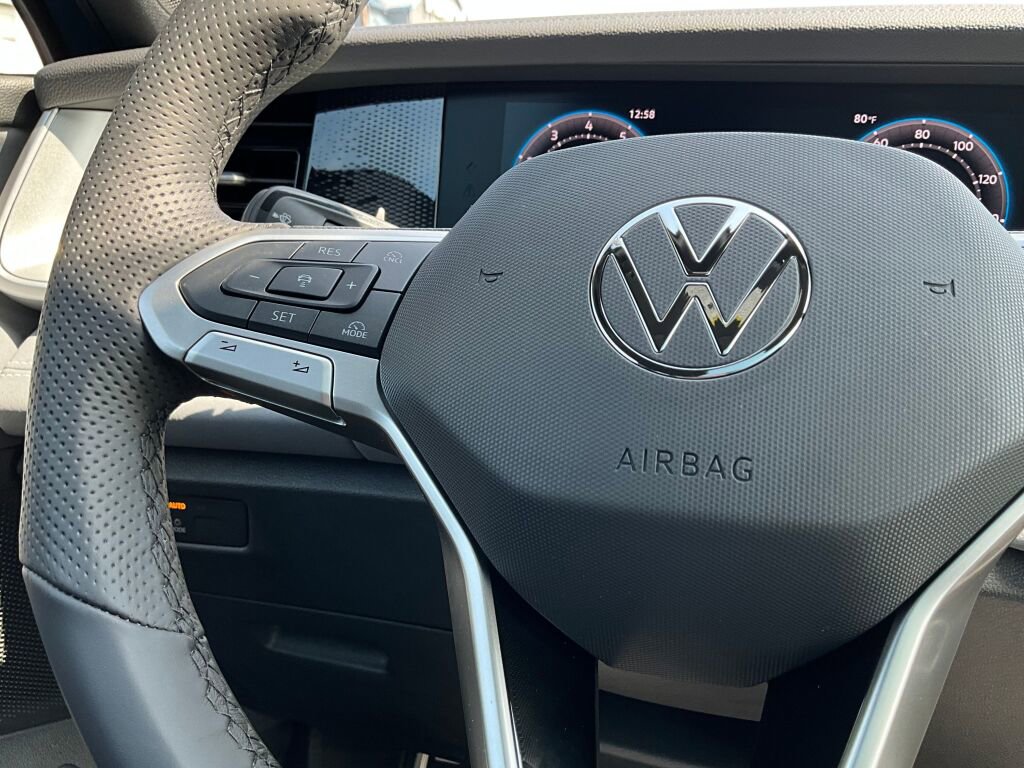 New 2025 Volkswagen Tiguan SE R-Line image 22