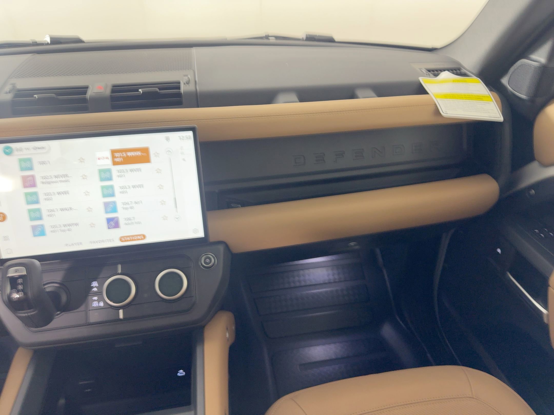 New 2026 Land Rover Defender 110 X-Dynamic SE image 25