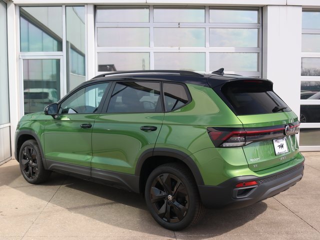 New 2025 Volkswagen Taos SE image 27