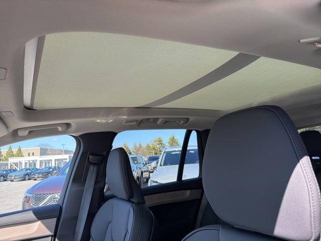 New 2026 Volvo XC90 B5 Core w/ Protection Package Premier AWD/4WD image 17