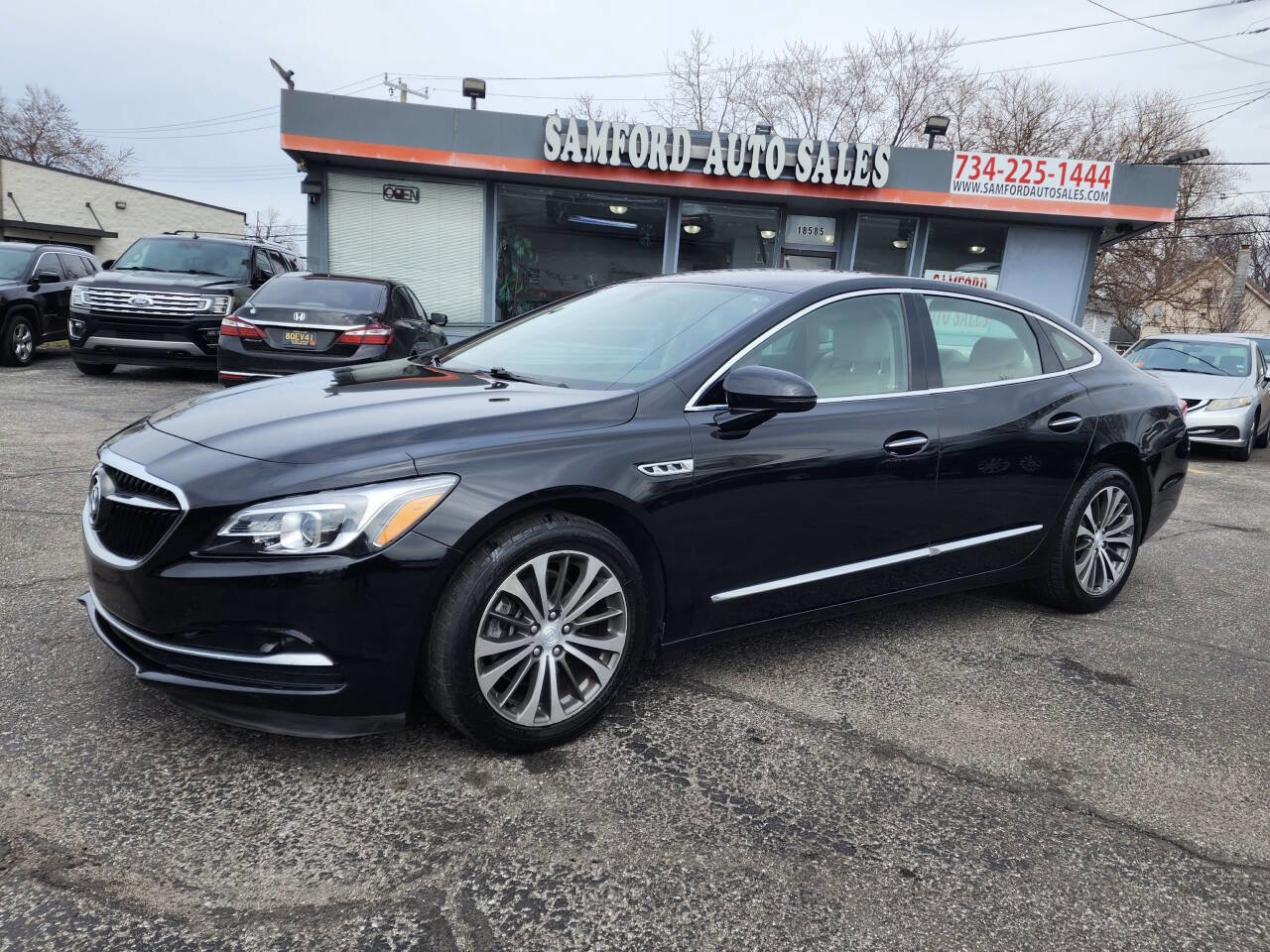 Used 2017 Buick LaCrosse Essence image 2