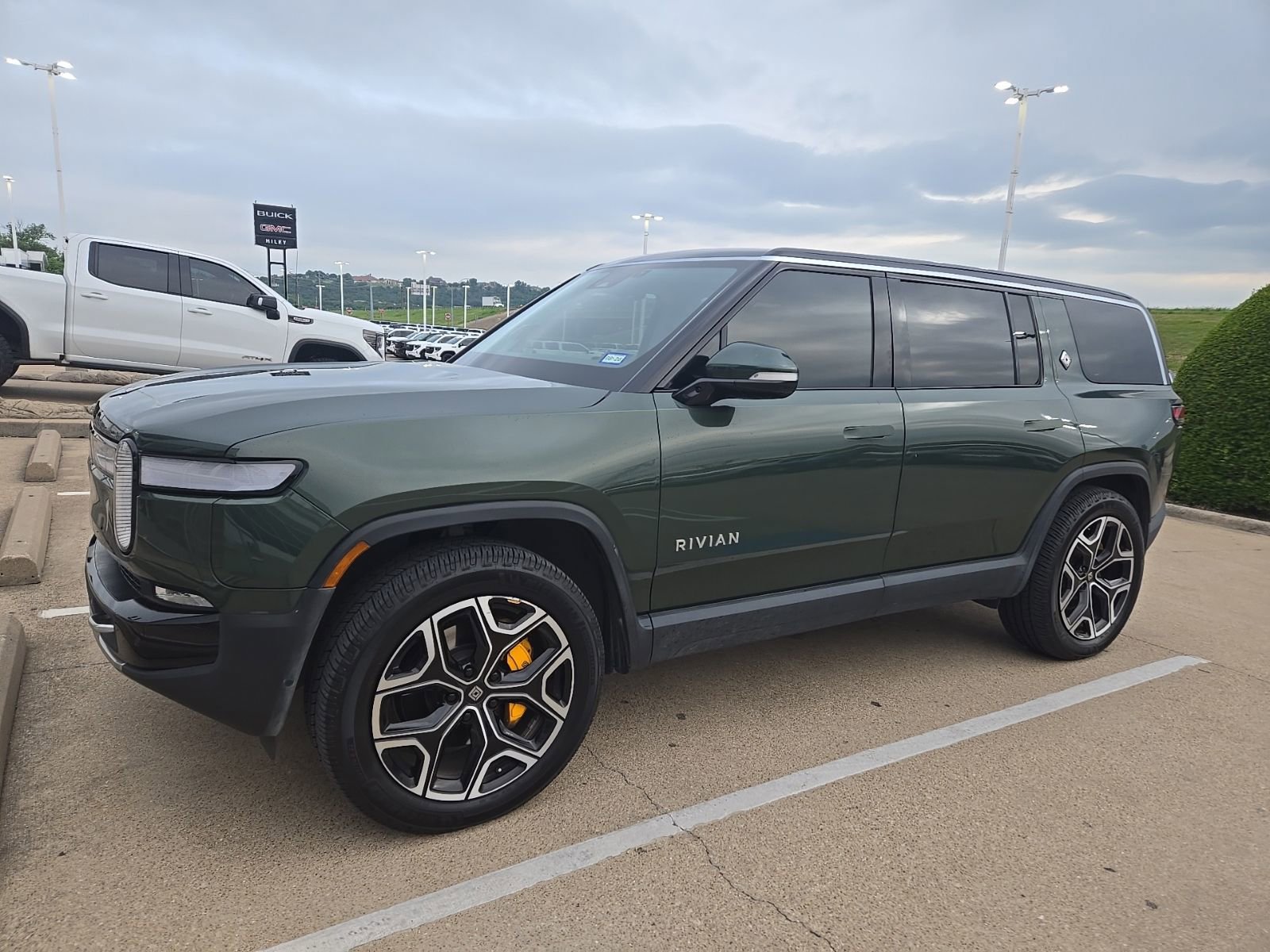 Used 2023 Rivian R1S Adventure AWD/4WD image 1