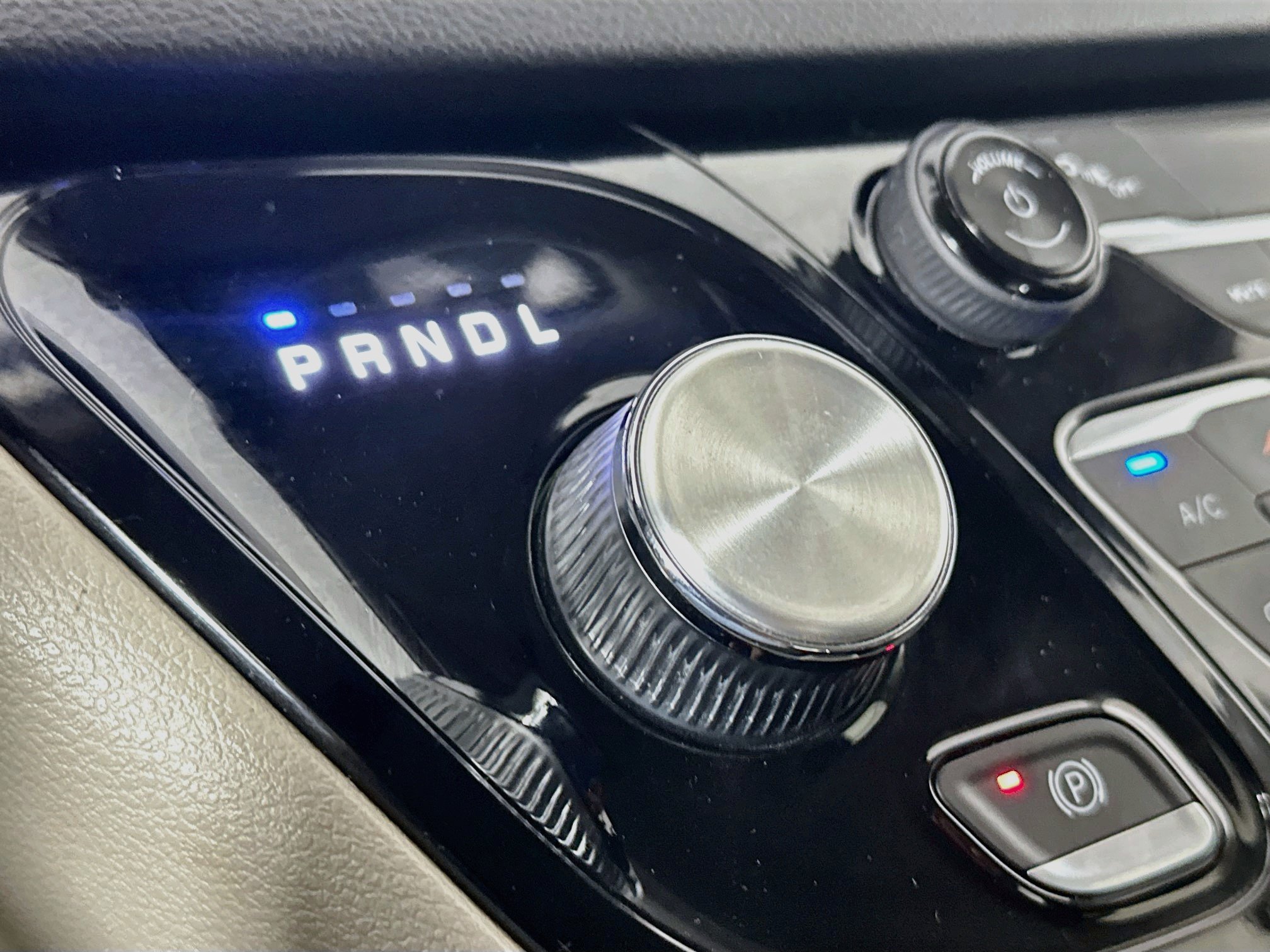 Used 2020 Chrysler Pacifica Touring FWD image 25