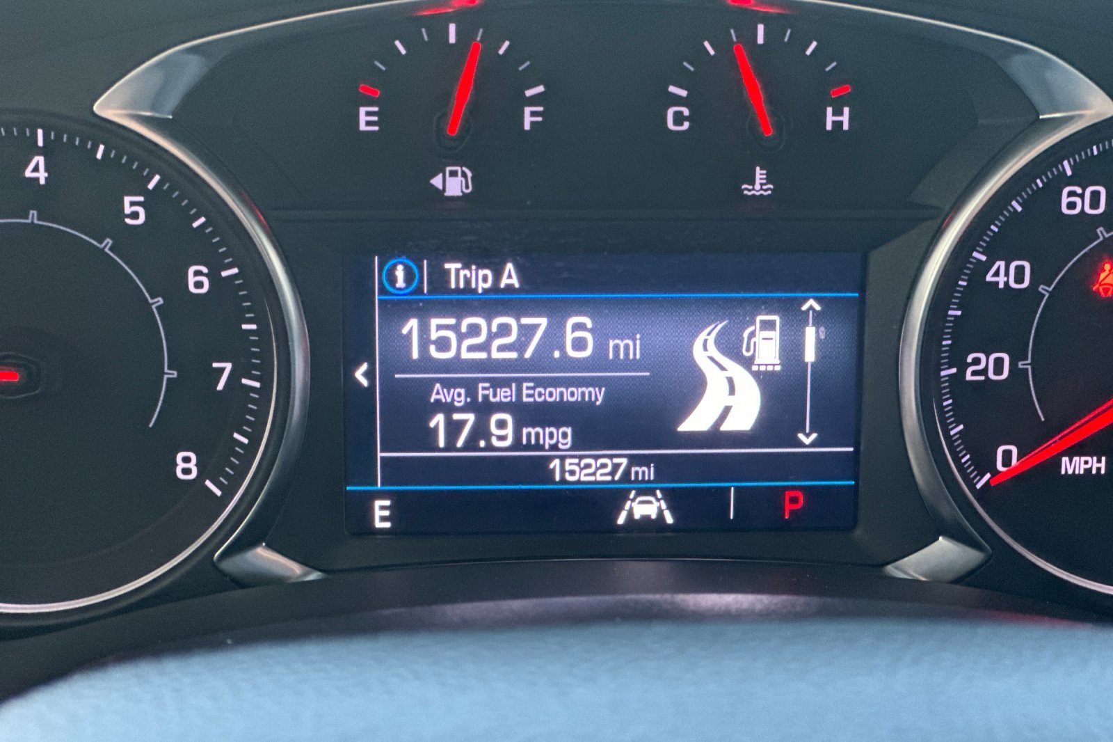 Used 2024 GMC Terrain SLE w/ Elevation Edition image 34