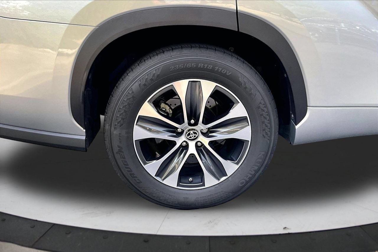 Used 2021 Toyota Highlander XLE FWD image 36