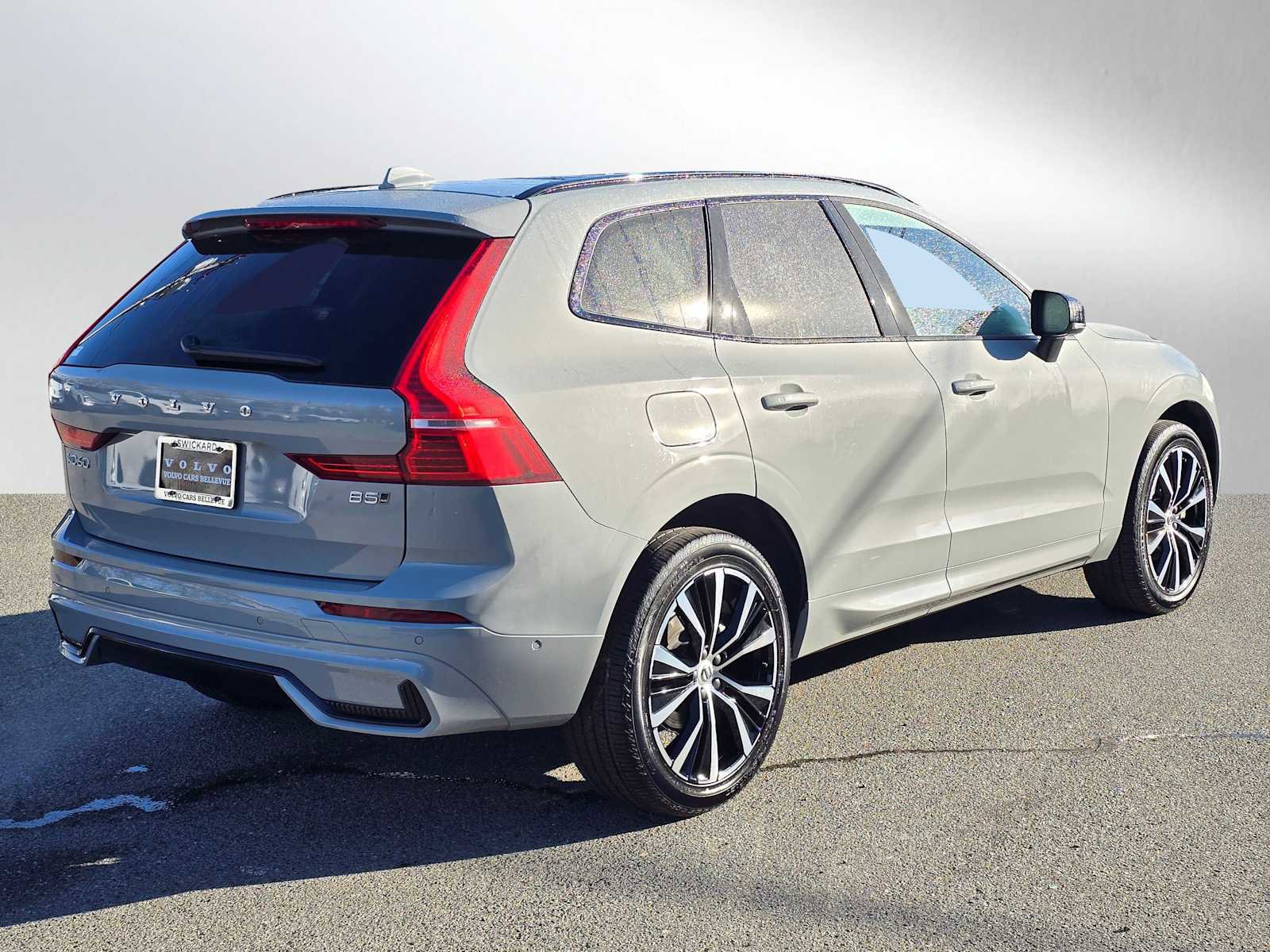 Certified 2025 Volvo XC60 B5 Plus image 3