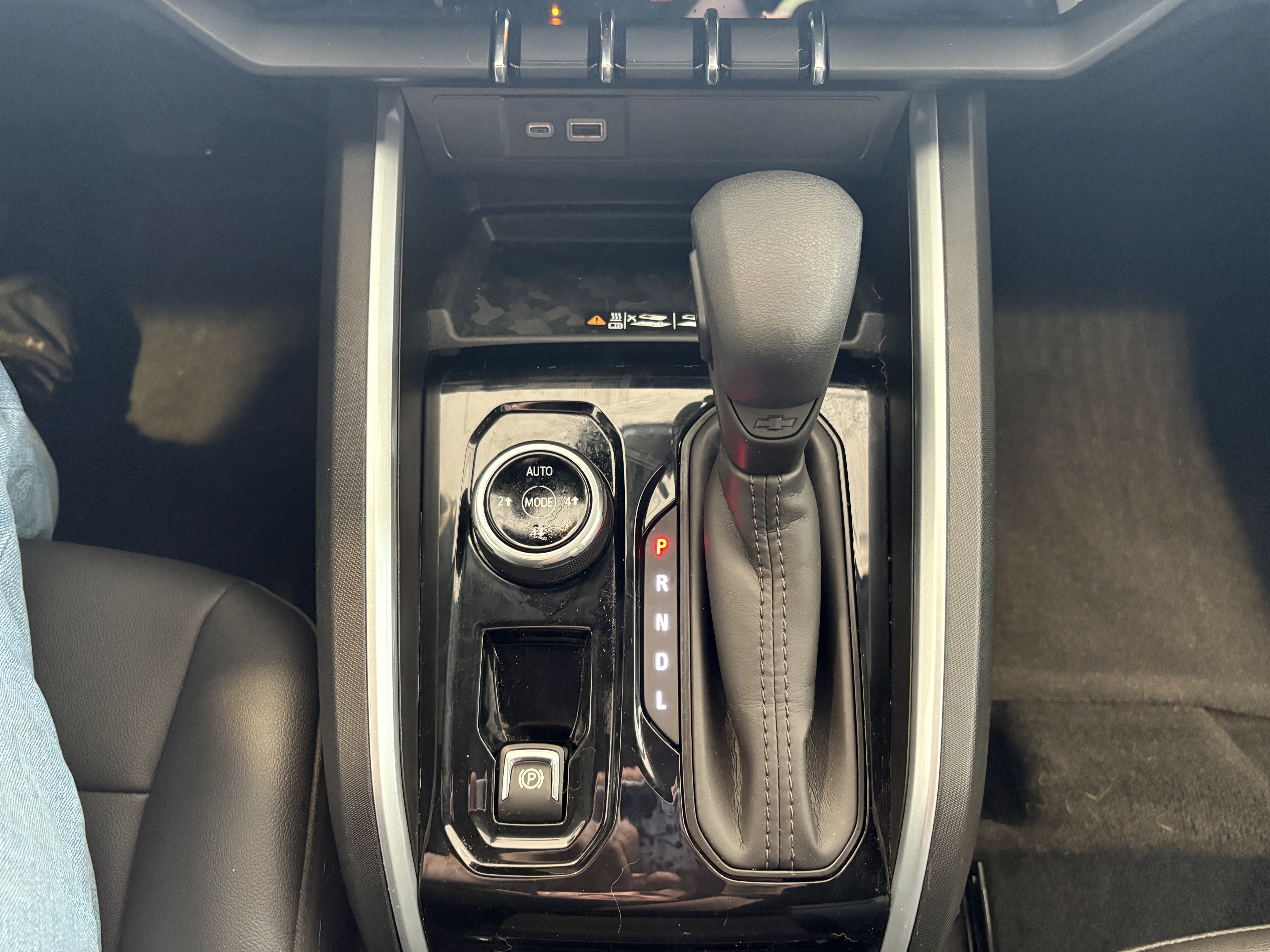 Used 2025 Chevrolet Colorado Trail Boss w/ Midnight Edition image 17