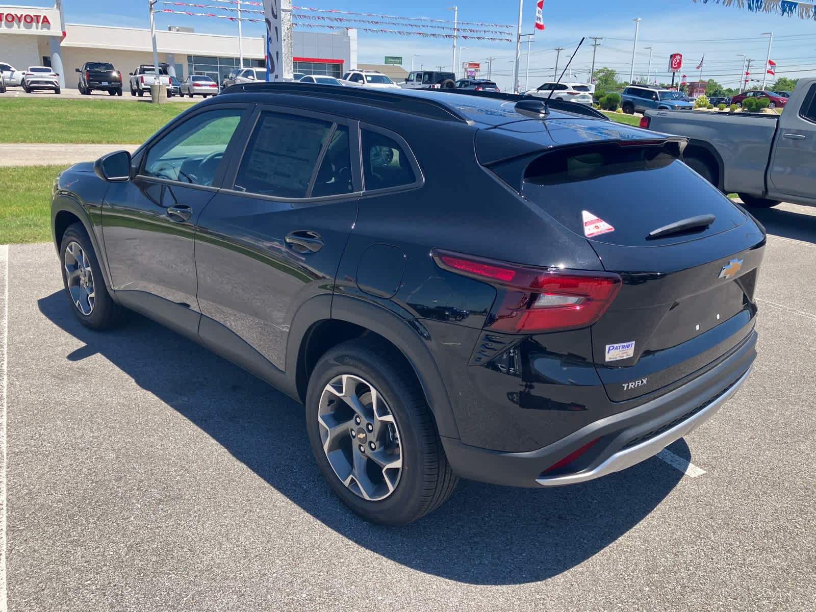New 2026 Chevrolet Trax LT w/ LT Convenience Package FWD image 5