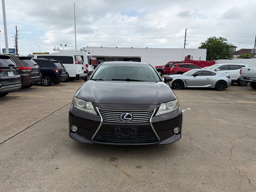 Used 2013 Lexus ES 300h w/ Luxury Pkg image 2