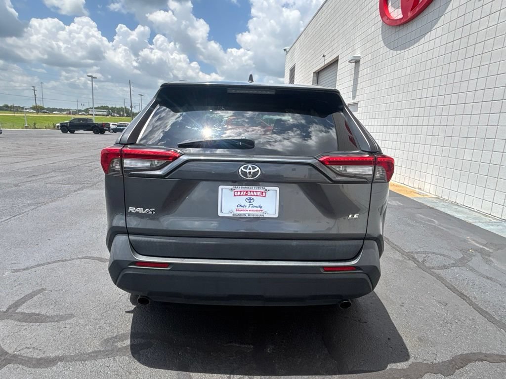 Used 2021 Toyota RAV4 LE FWD image 27