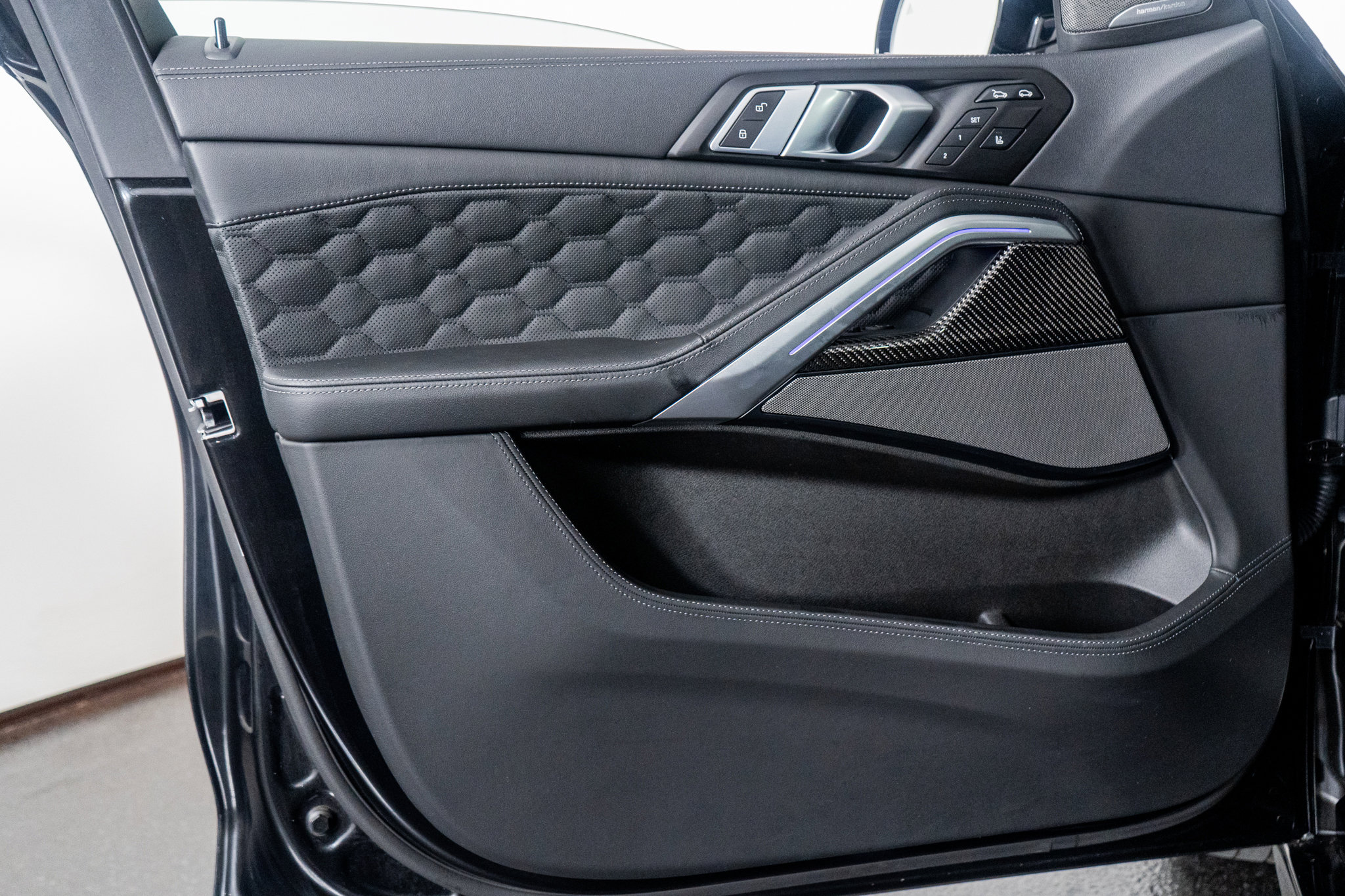 Used 2025 BMW X6 M Competition image 51