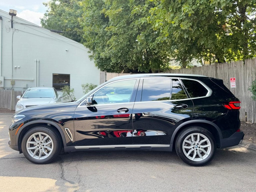 Used 2022 BMW X5 xDrive40i w/ Premium Package image 3