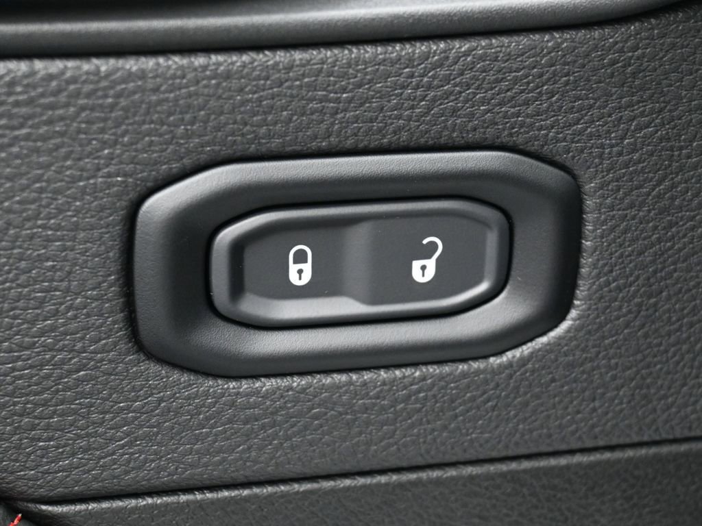 Used 2024 Jeep Wrangler Unlimited Rubicon w/ Convenience Group image 12