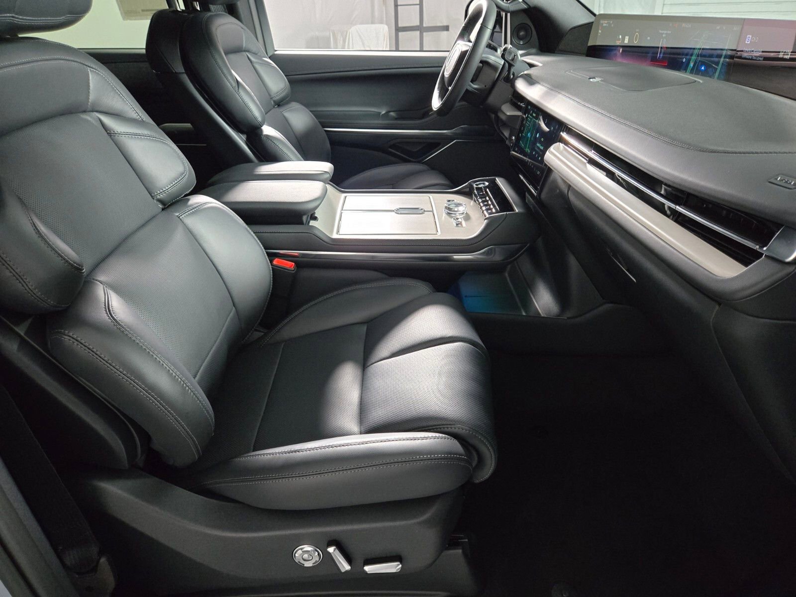 New 2026 Lincoln Navigator L Reserve w/ Jet Appearance Package AWD/4WD image 21