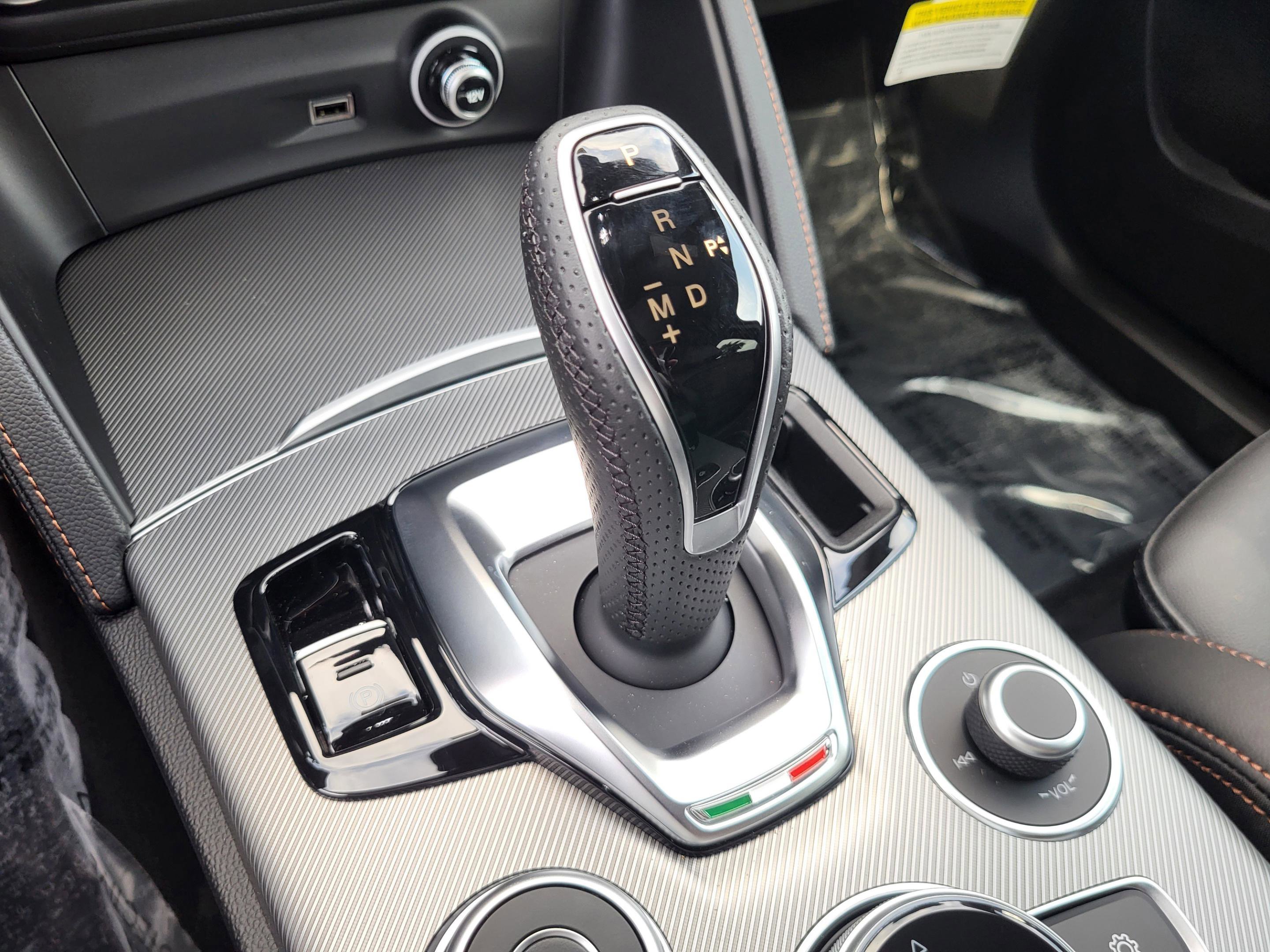 New 2025 Alfa Romeo Stelvio Sprint image 31