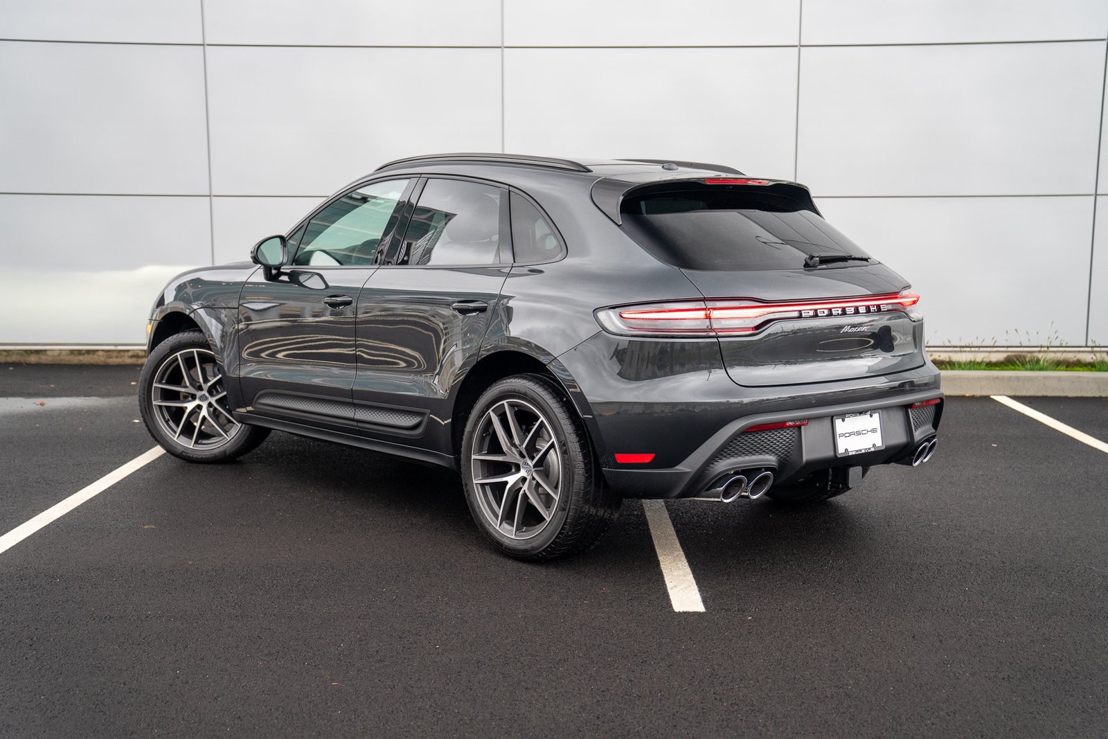 Certified 2026 Porsche Macan AWD/4WD image 3