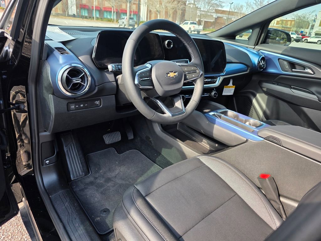 New 2025 Chevrolet Equinox EV LT image 8