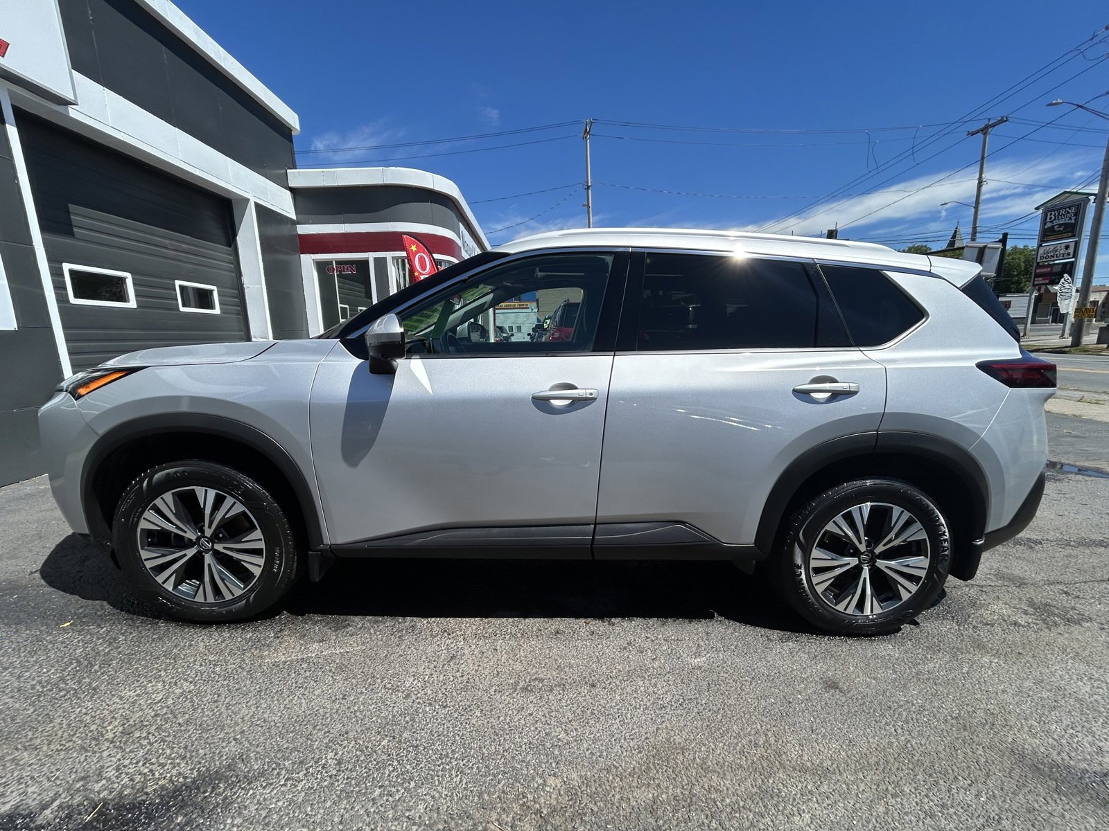 Used 2021 Nissan Rogue SV w/ Premium Package image 8