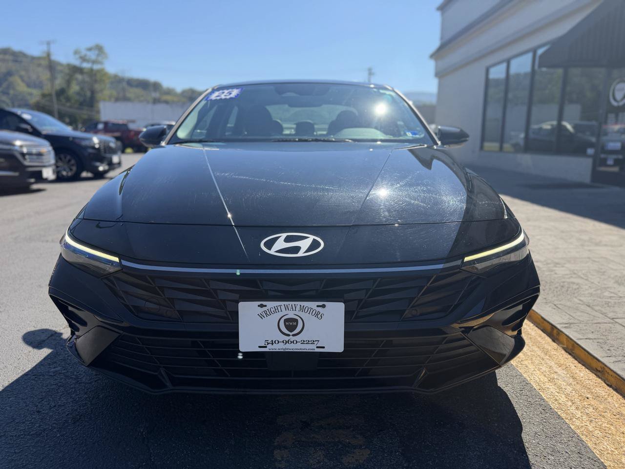 Used 2025 Hyundai Elantra Limited FWD image 7