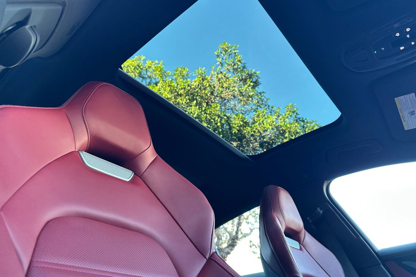 Used 2024 Porsche Panamera image 18