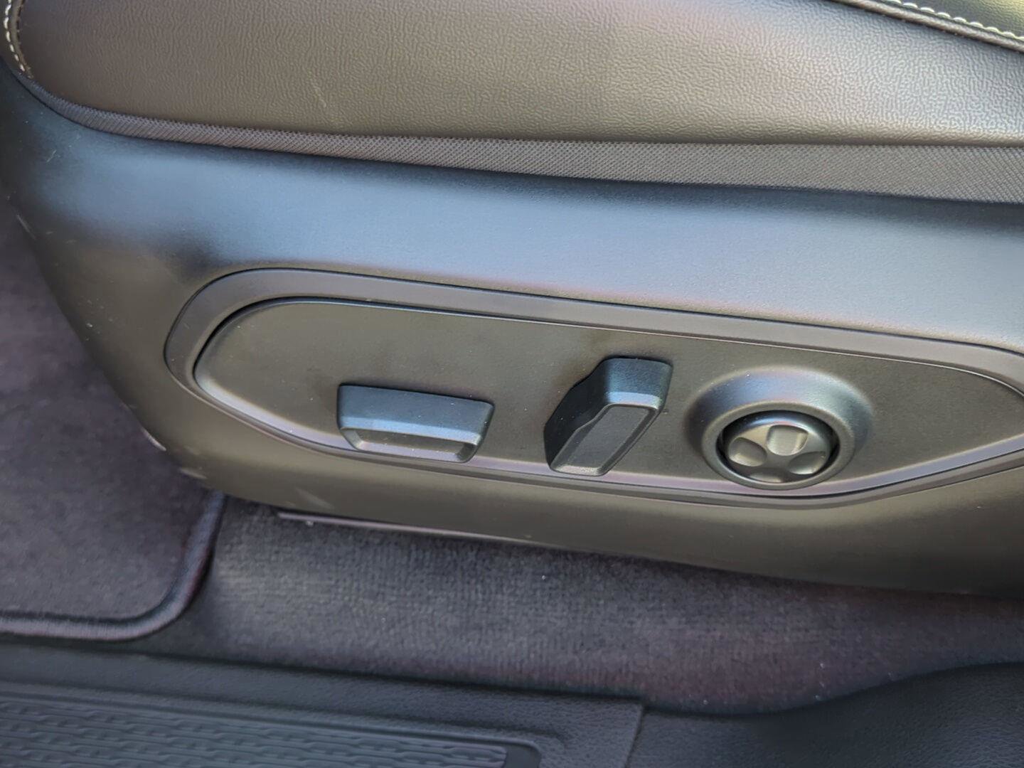 New 2025 Jeep Grand Cherokee Limited w/ Luxury Tech Group II image 14