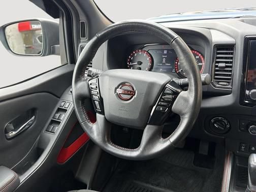 Used 2022 Nissan Frontier PRO-4X AWD/4WD image 11