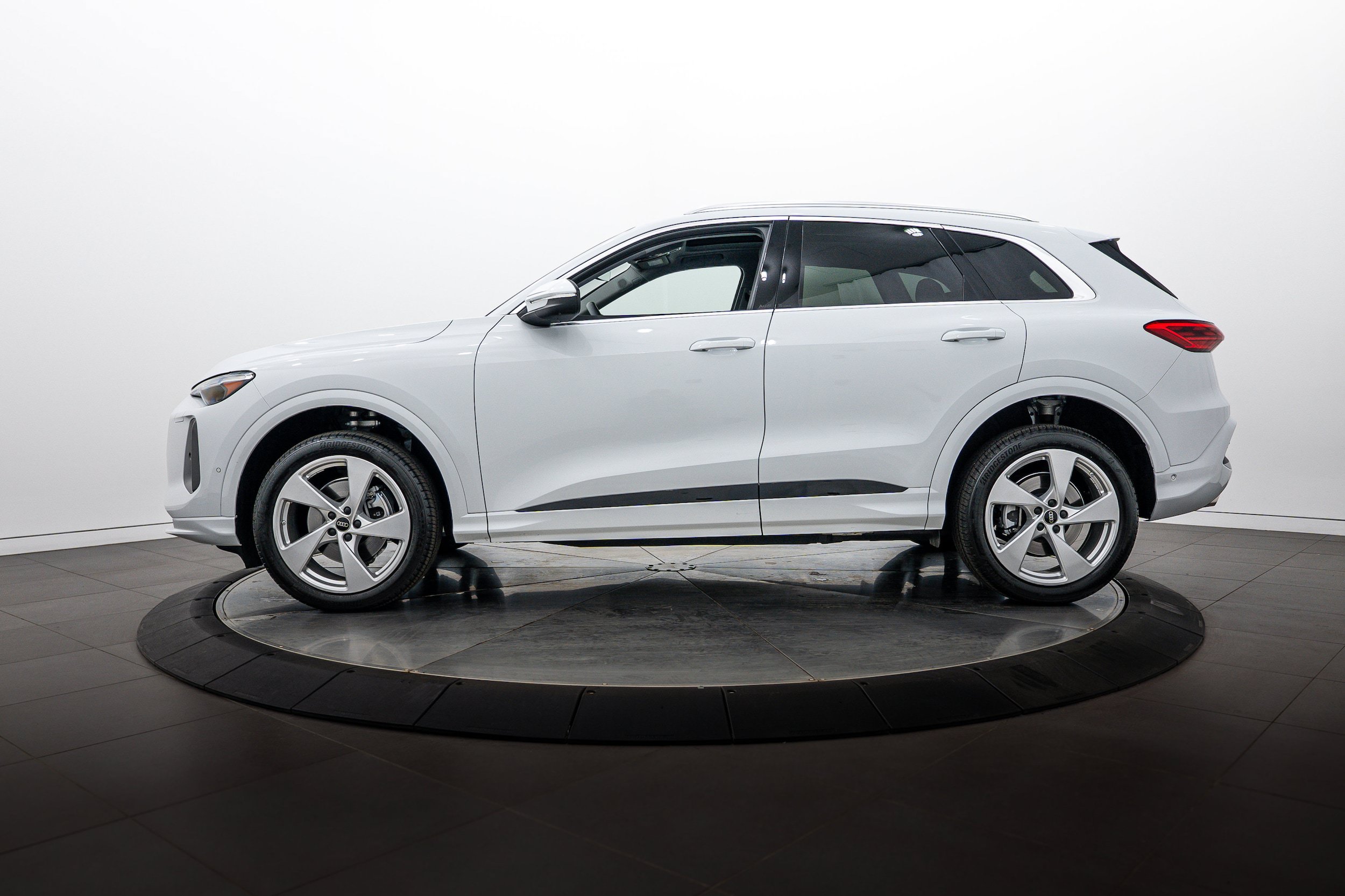 Used 2025 Audi Q5 Premium Plus AWD/4WD image 6