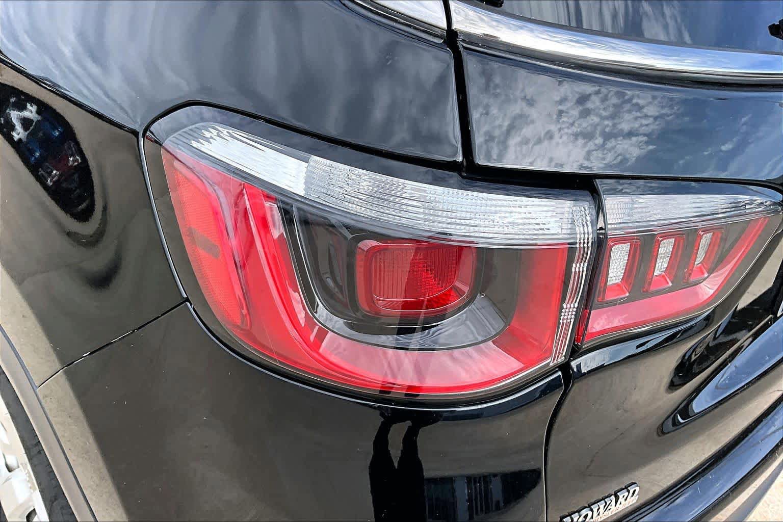 Used 2018 Jeep Compass Latitude FWD image 29