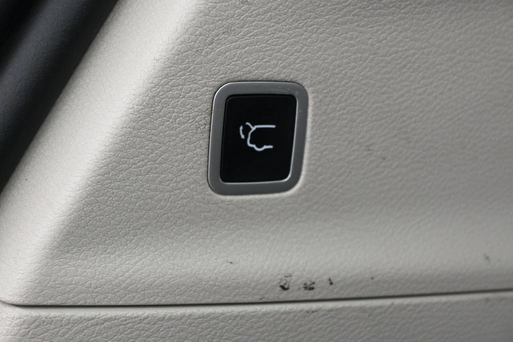 Used 2023 Chrysler Pacifica Touring-L FWD image 35