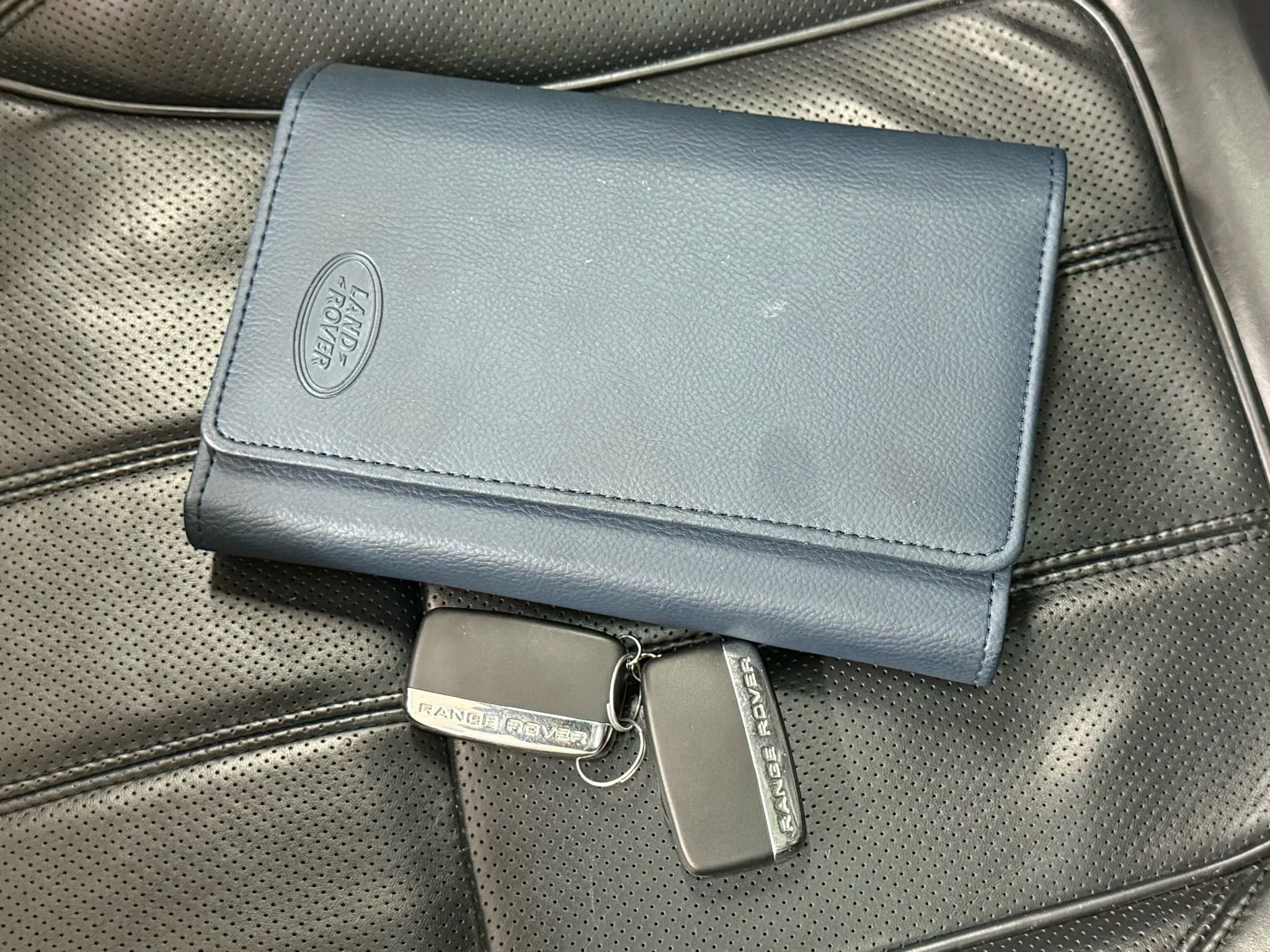 Used 2016 Land Rover Range Rover Sport HSE image 3