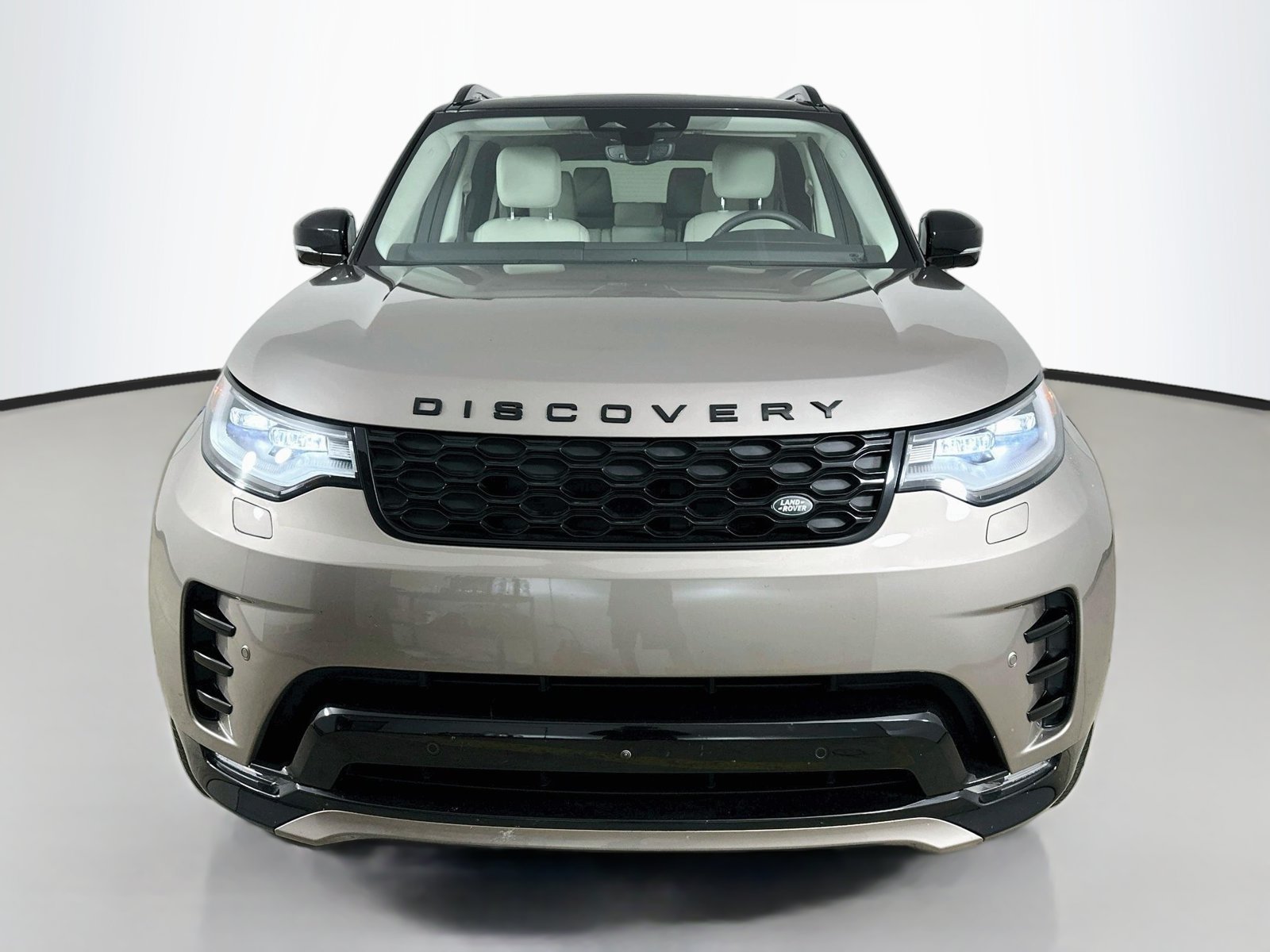 Used 2026 Land Rover Discovery Dynamic SE AWD/4WD image 2