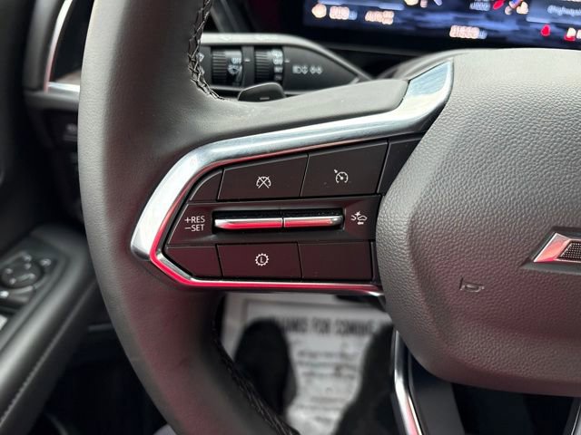 Used 2025 Chevrolet Suburban Z71 image 13