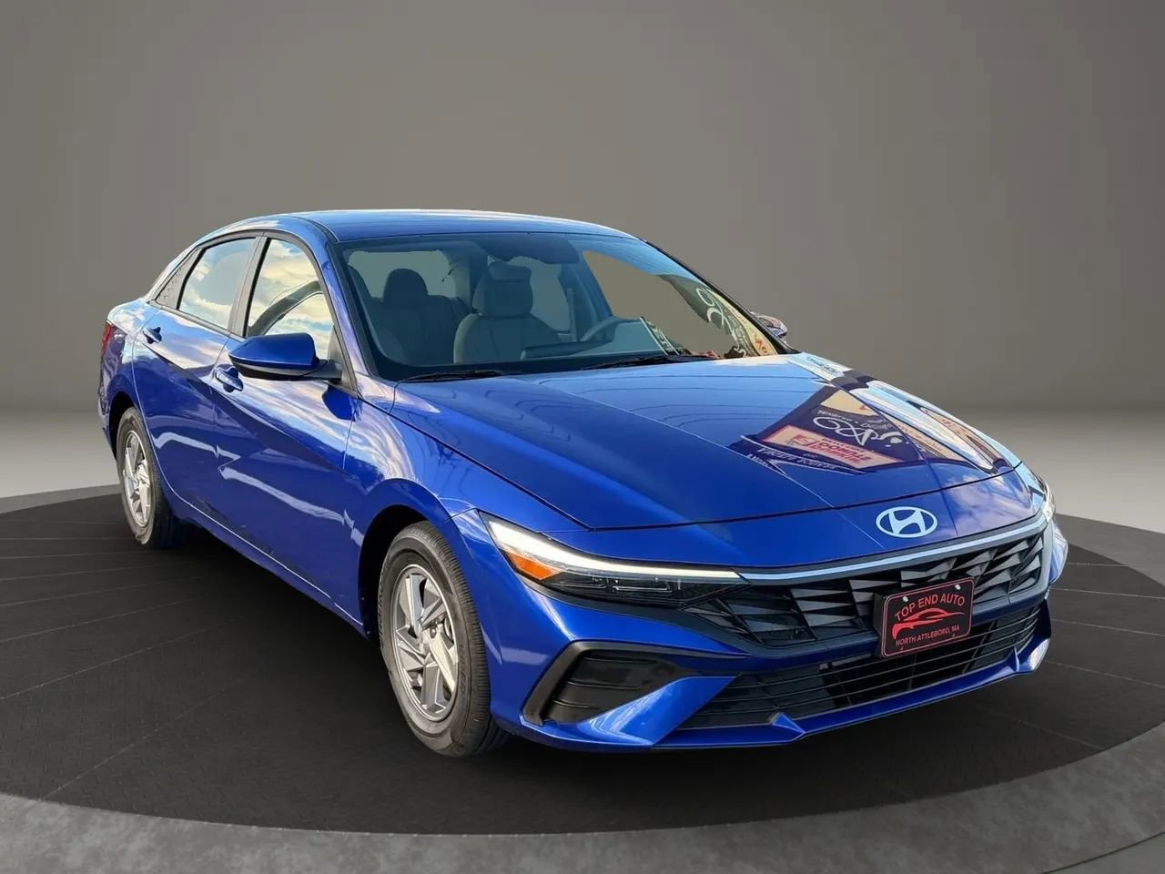 Used 2024 Hyundai Elantra SE image 3