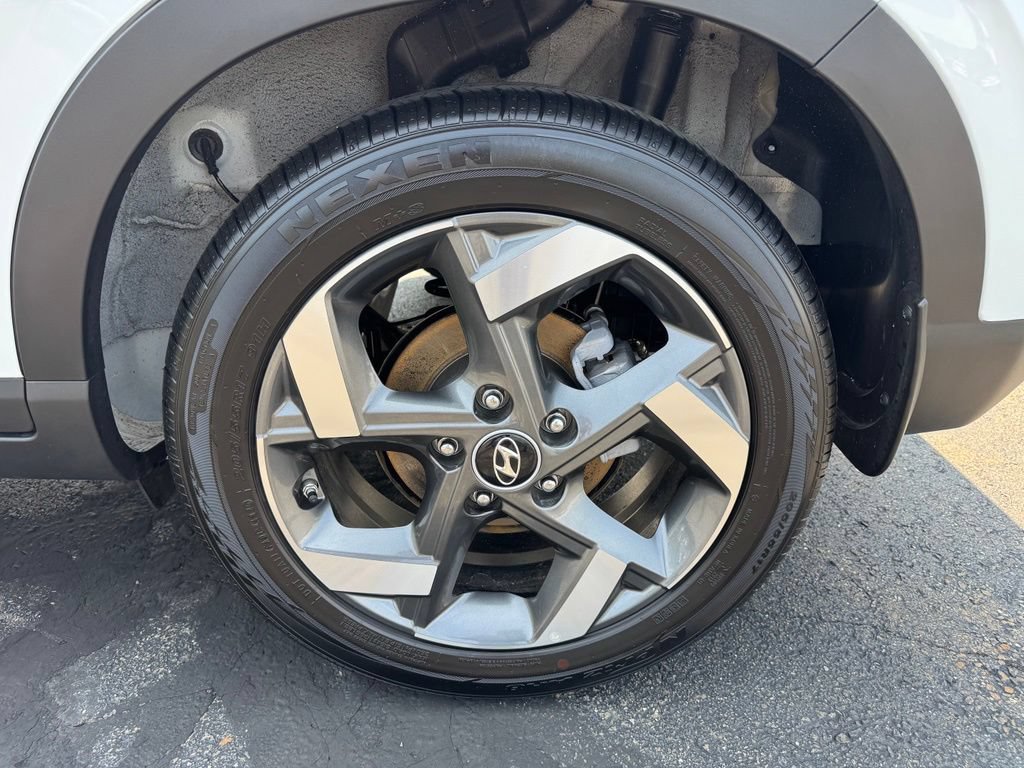 Certified 2026 Hyundai Venue SEL FWD image 32